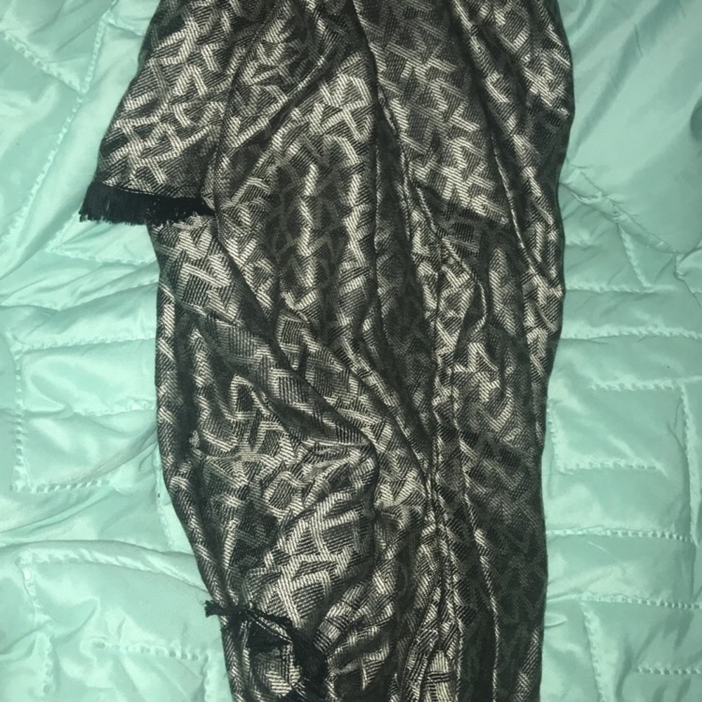 MK scarf